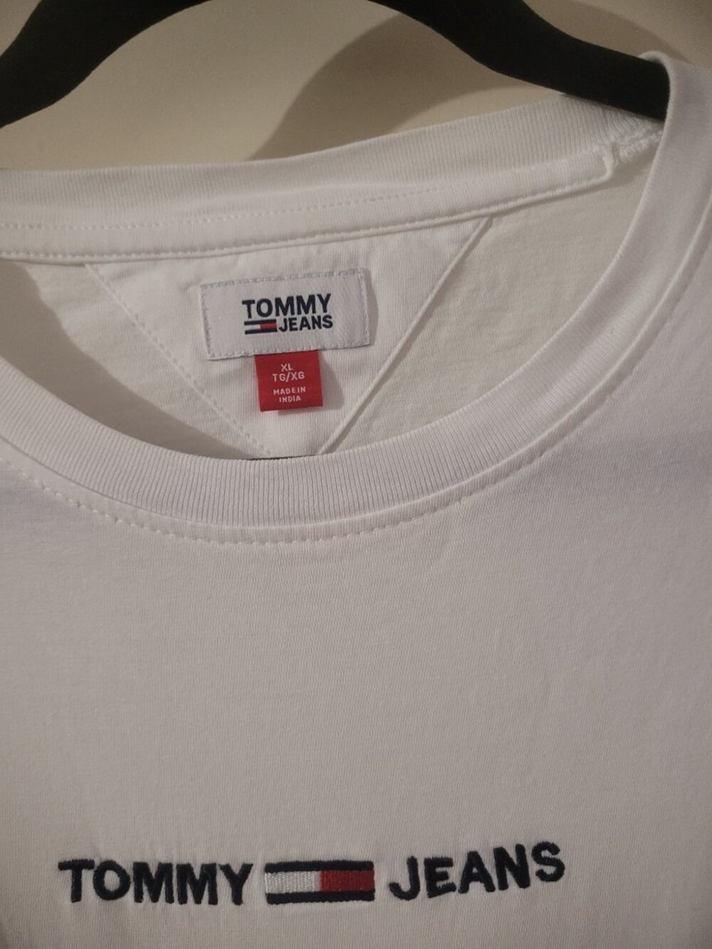 NWOT Tommy Hilfiger Classic Vintage Style T-Shirt - Picture 3 of 5